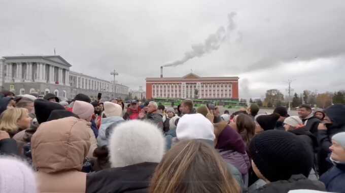 Переселенцы из Суджи вышли на митинг в Курске