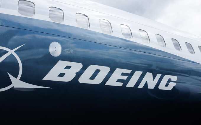 Акции Boeing падают на фоне финансовых трудностей компании